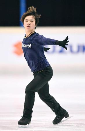 　公式練習で調整する宇野昌磨（共同）