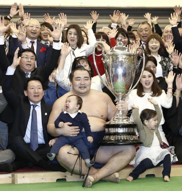 復活Ｖの鶴竜、横綱としての覚悟「またひとつ自分が成長できた」