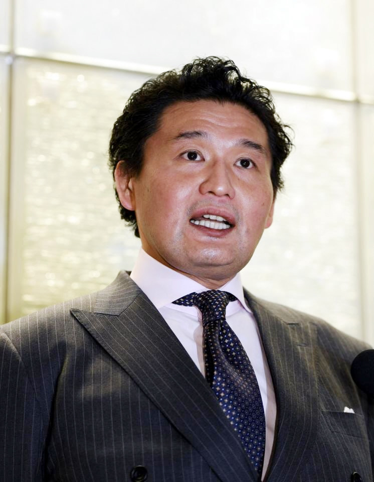 春場所の打ち上げパーティーで報道陣の取材に応じる貴乃花親方＝京都市内