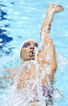 　男子１００メートル背泳ぎ決勝　53秒18で５連覇した入江陵介＝東京辰巳国際水泳場