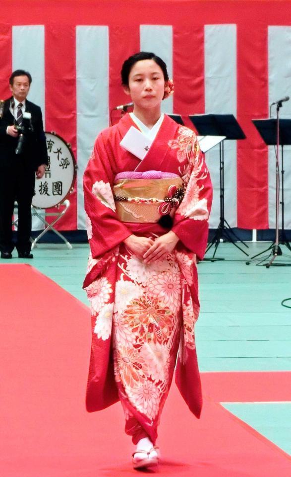 　助手を務める母校の日体大の入学式に出席した高木美帆