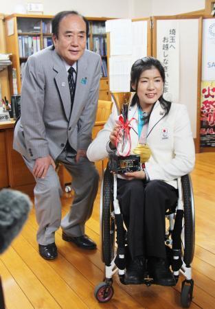 パラ村岡選手が埼玉県知事表敬 「多くの方の声援でメダル五つ」