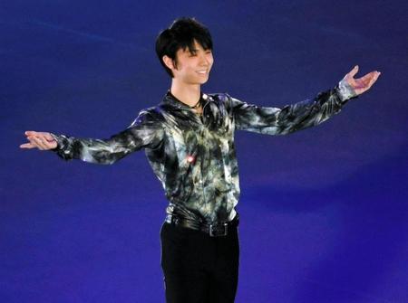 オープニングで登場した羽生結弦＝武蔵野の森総合スポーツプラザ（撮影・棚橋慶太）