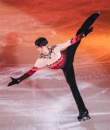 　アイスショーで演技する羽生結弦＝武蔵野の森総合スポーツプラザ