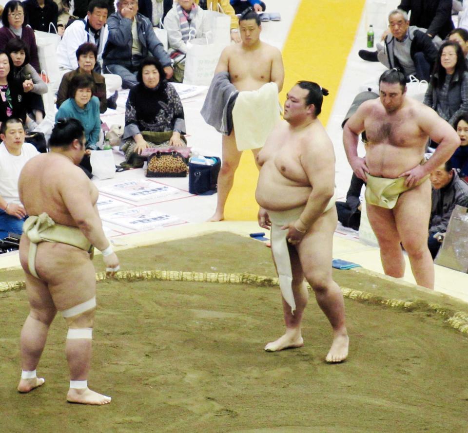　豊山（左）を指名し三番稽古を行った稀勢の里