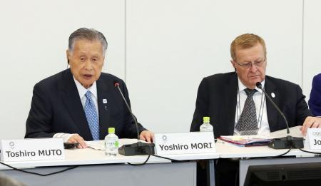 　２０２０年東京五輪の第８回事務折衝であいさつする大会組織委員会の森喜朗会長。右はＩＯＣ調整委員会のコーツ委員長＝２３日午前、東京都港区（代表撮影）