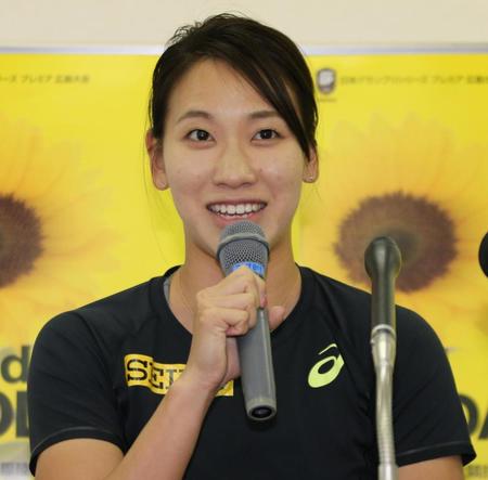 会見する福島千里