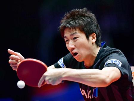 　台湾戦でプレーする水谷隼（共同）