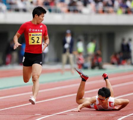 　男子２００メートル決勝で５位だった桐生祥秀。右はゴール直前で転倒した長田拓也