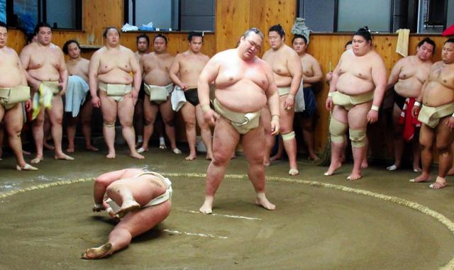 稀勢の里 ９戦全勝も親方衆から不安の声続々 尾車親方「どこかで腹を決めないと」