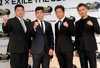 （左から）増地克之監督、井上康生監督、黒木啓司、ＥＸＩＬＥ　ＳＨＯＫＩＣＨＩ＝都内