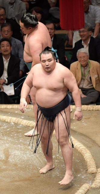 鶴竜２場所連続Ｖへ　玉鷲を下し連勝