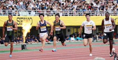 男子１００メートル　（右から）優勝したガトリン、４位の桐生祥秀、２位の山県亮太、６位の多田修平、５位のケンブリッジ飛鳥＝いずれも撮影・大森　武