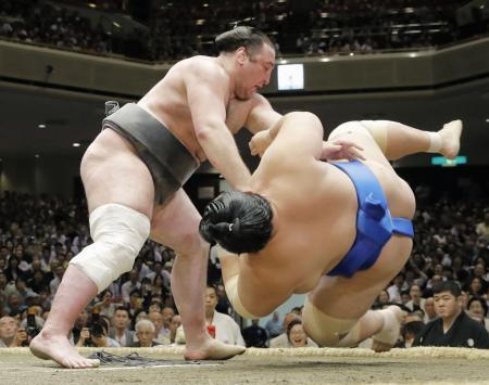 大相撲、栃心１１連勝で首位守る　大関へ前進、両横綱１敗堅持