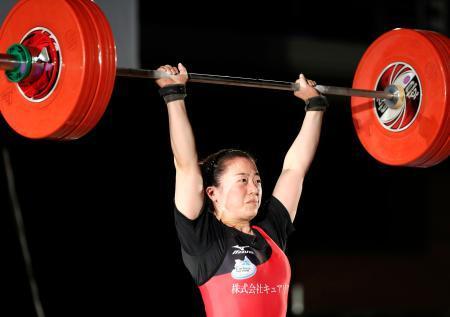 　女子５８キロ級　ジャークで日本新記録の１２７キロに成功した安藤美希子。トータルでも日本記録を更新して優勝＝いしかわ総合ＳＣ