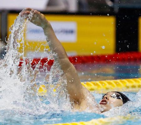男子２００メートル背泳ぎ決勝　１分57秒18で優勝した萩野公介＝東京辰巳国際水泳場