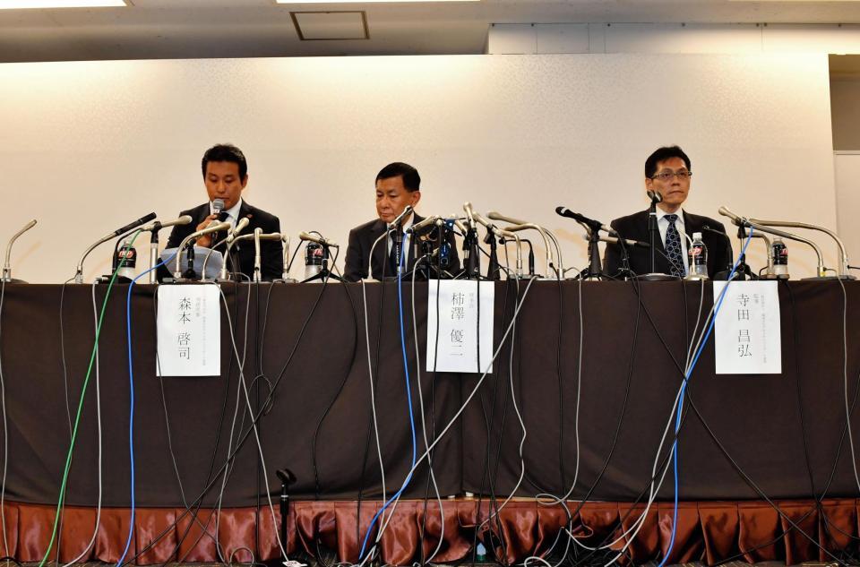 　処分を報告する関東学生連盟の（左から）森本専務理事、柿沢理事長、寺田監事