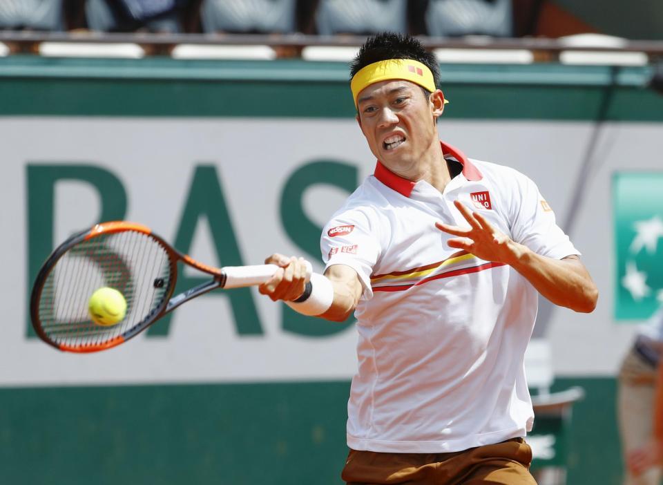 　男子シングルス４回戦　ドミニク・ティエムと対戦する錦織圭＝パリ（共同）