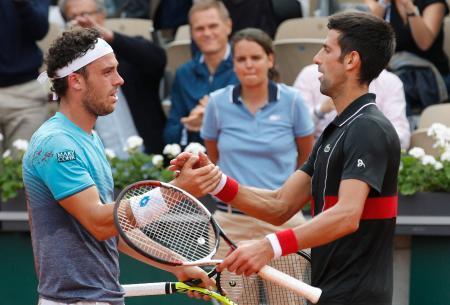 全仏、チェッキナートが4強 ジョコビッチ、準々決勝敗退