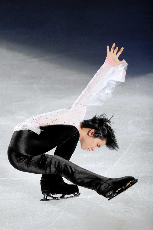 演技を披露する羽生結弦（Ｃ）Ｆａｎｔａｓｙ　ｏｎ　Ｉｃｅ　２０１８　ｉｎ　ＫＯＢＥ