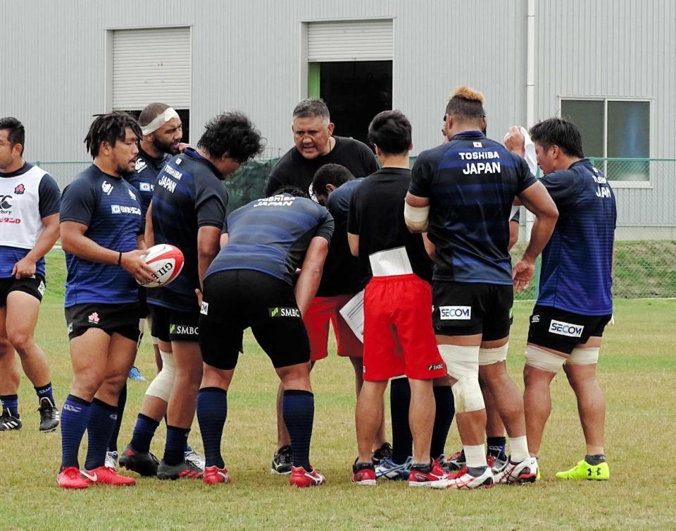 　ラグビー日本代表がジョージア戦に向けて最終調整。指導するジョセフＨＣ（中央）