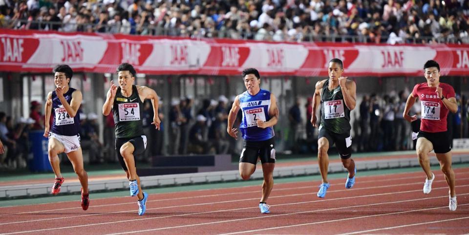 　力走する（左から）５位の多田修平、優勝した山県亮太、４位の小池祐貴、２位のケンブリッジ飛鳥、３位の桐生祥秀
