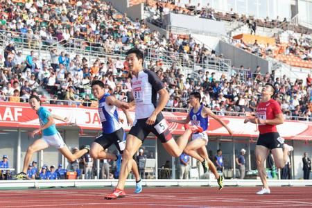 　４位に終わった桐生祥秀（右端）＝共同