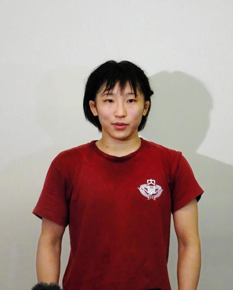 プレーオフで入江に逆転勝ちし、２年連続で世界選手権代表を決めた須崎優衣