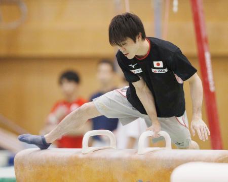 体操の内村、打倒中国に危機感 世界選手権代表が強化合宿公開