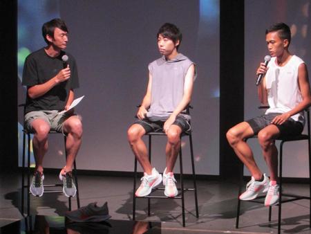 　ナイキ社のイベントでともに来年の東京マラソン出場を表明した設楽悠太（中）と大迫傑（右）