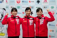 世界選手権に向けて意気込む（左から）東晟良、宮脇花綸、菊池小巻