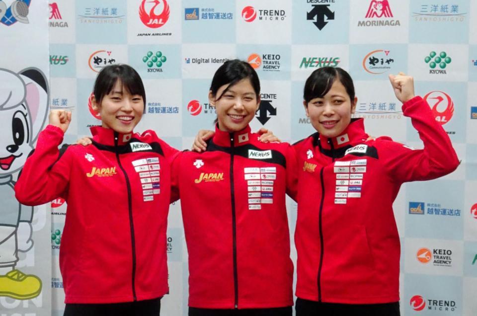 世界選手権に向けて意気込む（左から）東晟良、宮脇花綸、菊池小巻