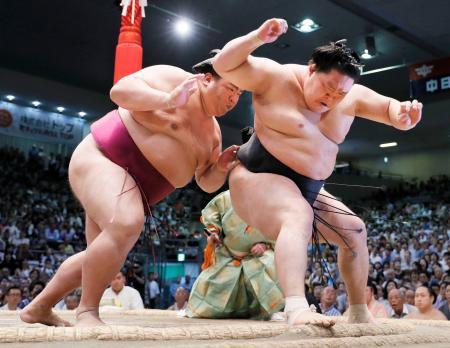 大相撲、関脇御嶽海が１敗守る ２１日にも初優勝が決定