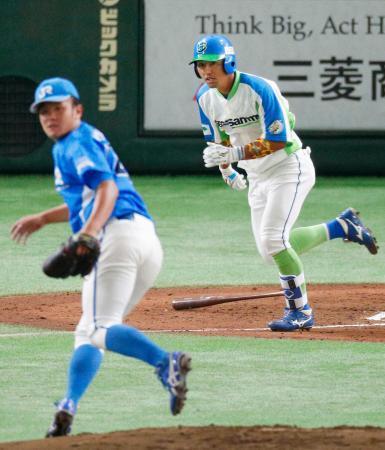 　セガサミー-ＪＲ四国　１回裏セガサミー１死二塁、須田が先制打を放つ。投手菊池＝東京ドーム