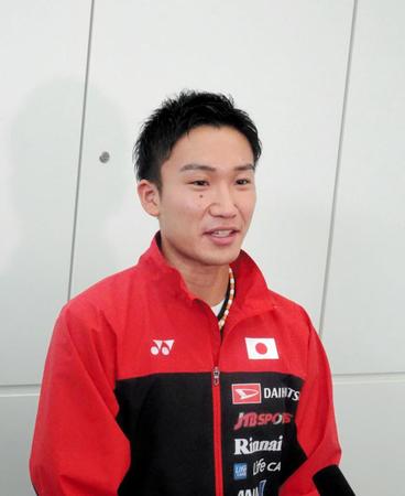 世界選手権に向けて出発した桃田賢斗＝羽田空港