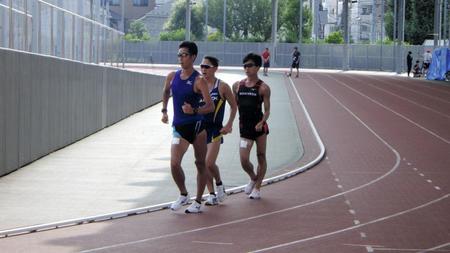 東京五輪に向けたシミュレーション合宿を公開した競歩ナショナルチームの荒井広宙（先頭）ら