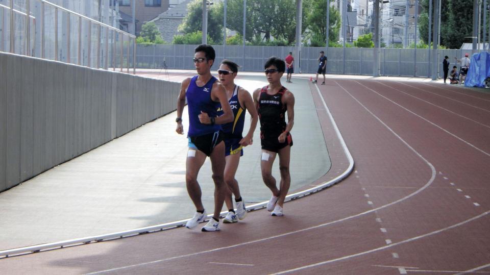 東京五輪に向けたシミュレーション合宿を公開した競歩ナショナルチームの荒井広宙（先頭）ら