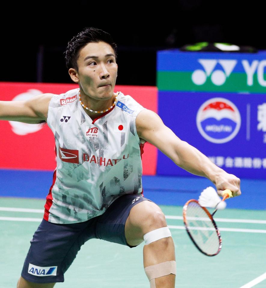 男子シングルス決勝　中国選手と対戦する桃田賢斗＝南京（共同）