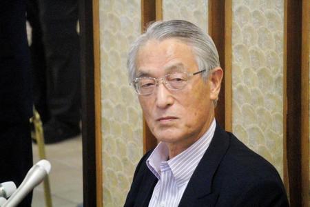 　日本ボクシング連盟の問題について説明する吉森照夫専務理事