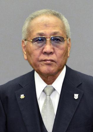 　山根明氏