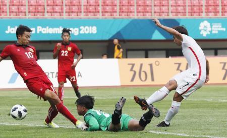 アジア大会、サッカーがスタート 開会に先立ち、香港が勝利