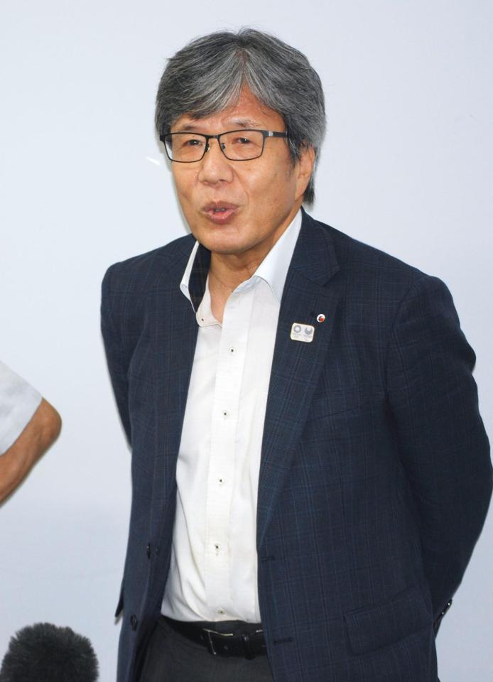 報道陣の取材に応じる全日本剣道連盟の中谷行道常任理事＝17日、東京都千代田区