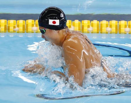 　女子１００メートル平泳ぎ予選　力泳する鈴木聡美＝ジャカルタ（共同）