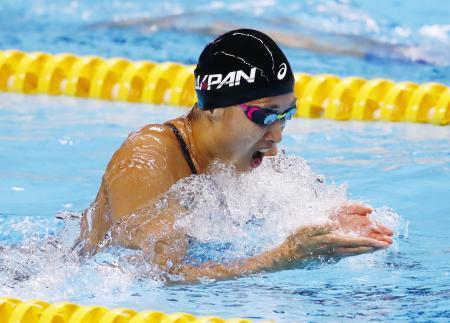 　ジャカルタ・アジア大会の競泳女子１００メートル平泳ぎで優勝した鈴木聡美＝１９日、ジャカルタ（共同）