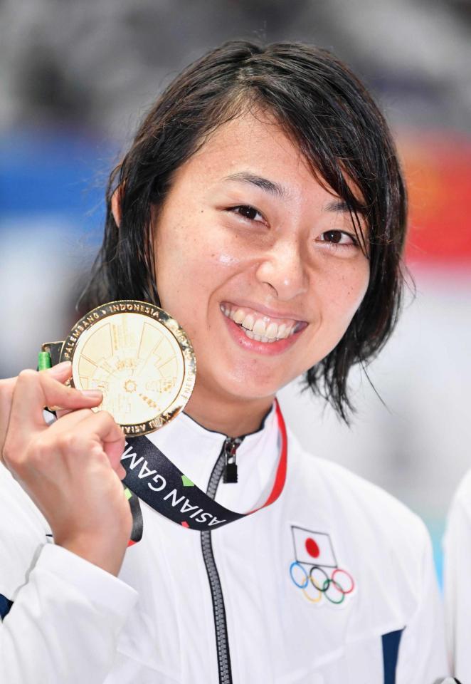 　女子１００メートル平泳ぎで優勝した鈴木聡美（共同）