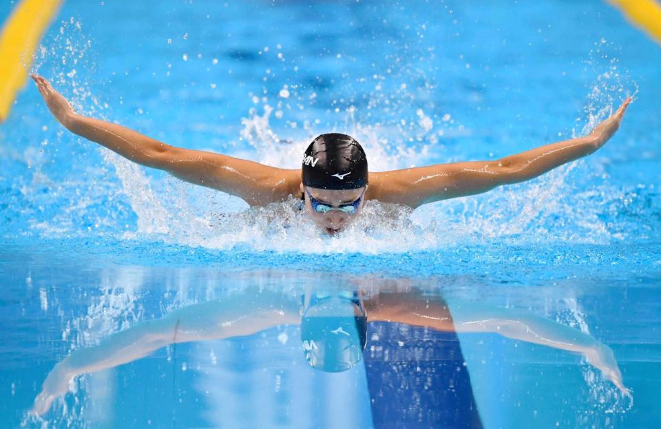 　ジャカルタ・アジア大会の競泳女子１００メートルバタフライで優勝した池江璃花子。今大会四つ目の金メダルを獲得した（共同）