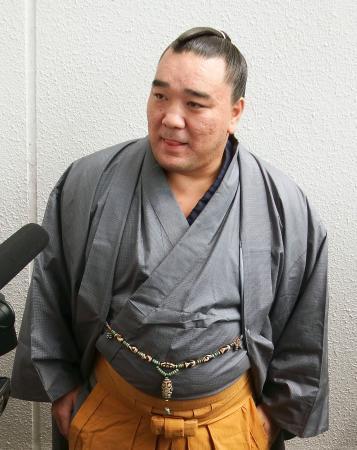 　両国国技館で取材に応じる元横綱日馬富士のダワーニャム・ビャンバドルジ氏＝２８日午後、東京都墨田区