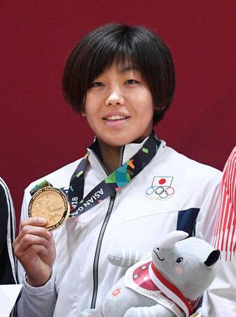 　女子６３キロ級で金メダルを獲得した鍋倉那美（共同）
