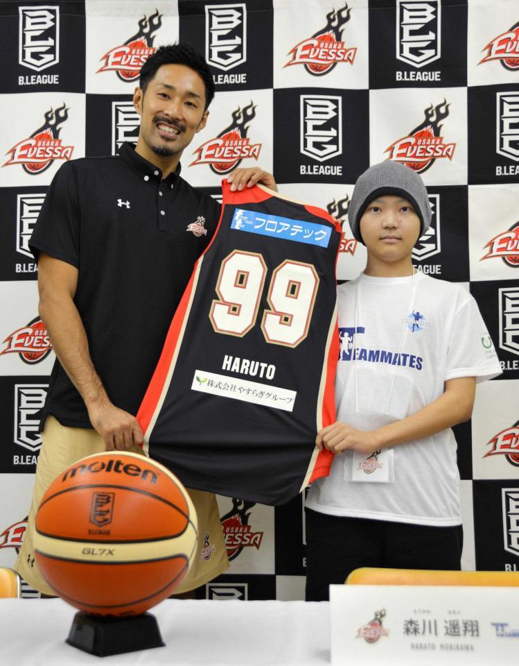 バスケｂリーグ 白血病の中学生が大阪に入団 背番号９９ チームを支えて楽に スポーツ デイリースポーツ Online