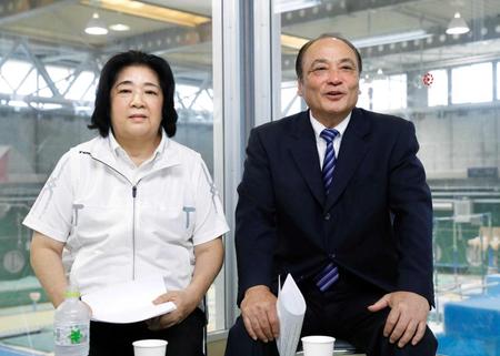 　インタビューに臨む日本体操協会の塚原千恵子女子強化本部長（左）と塚原光男副会長